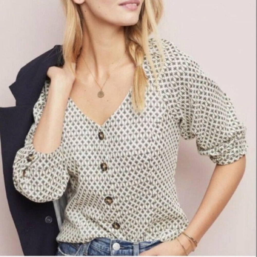 ETT TWA by ANTHROPOLOGIE Ivory Buttoned Blouse Top with Navy Gold Accents